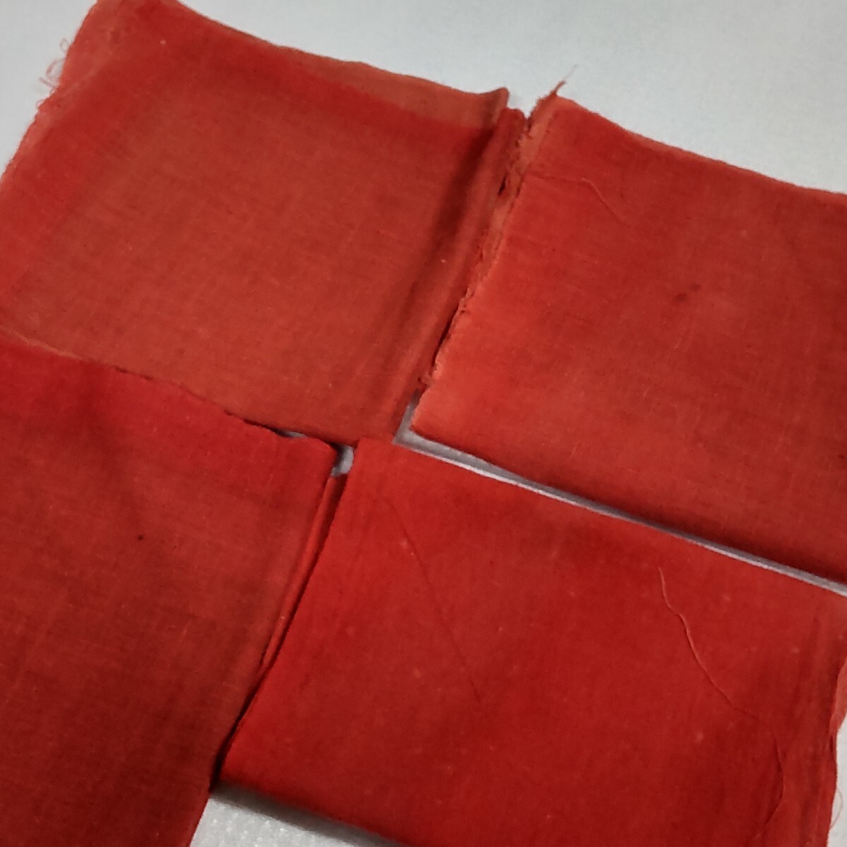 【時代布】紅花 木綿 端切れ はぎれ 破片 チップ 約200g 生地 古布 古裂 アンティーク リメイク素材 A-696_画像4