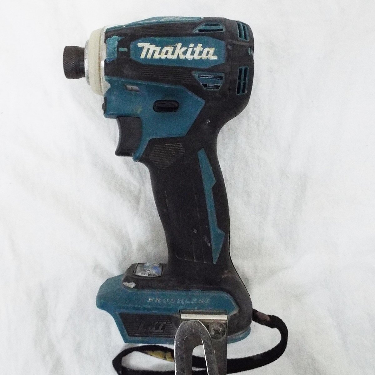 D☆makita マキタ 充電式インパクトドライバー TD172D 充電器・バッテリー２個付き 【動作確認済】☆質屋・リサイクルマート宇部店☆_画像2