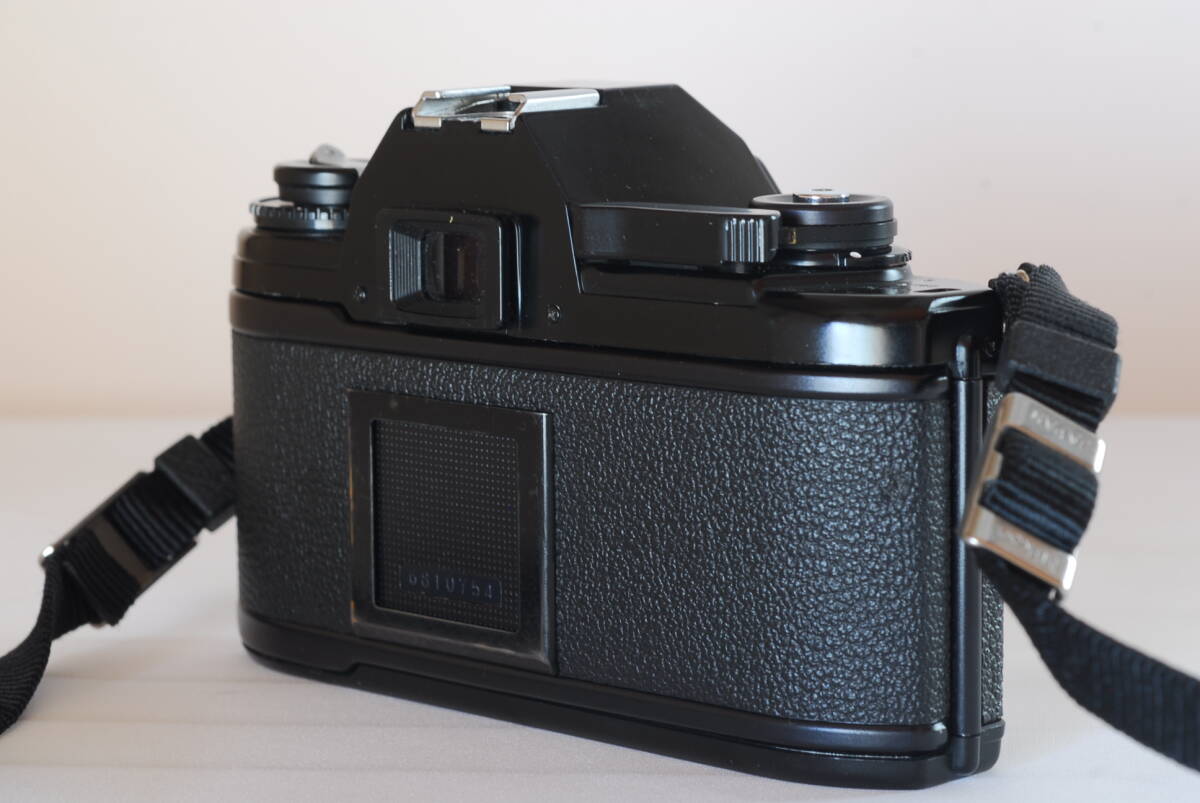超美品 ストラップ付き 絞り優先専用の小さな名機 Nikon ニコン EM リトルニコン フィルムカメラ 一眼レフ    #333の画像6