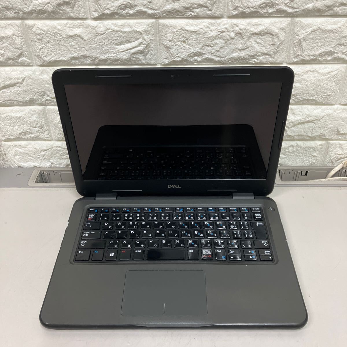 A113 DELL Latitude 3300 P95G Core i5 8250U メモリ8GB ジャンク_画像1