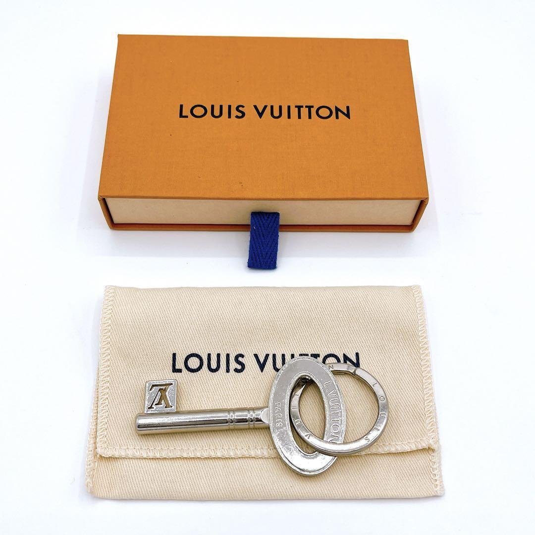  Louis Vuitton M67143porutokre travel key charm silver Logo 