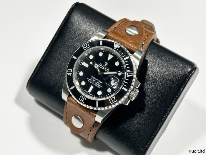 ラグ幅：20mm 本革製 ブンド一体型レザーベルト ブラウン 腕時計ベルト マット [ロレックス ROLEX TUDOR チューダー OMEGA オメガ 対応]_お取り付けのイメージ写真です。