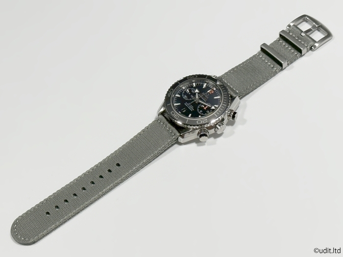 ラグ幅:22mm ハイクオリティ ファブリック ストラップ 腕時計ベルト グレー NATOベルト 分割タイプ 二重編み込み DBH_お取り付けのイメージ写真です。
