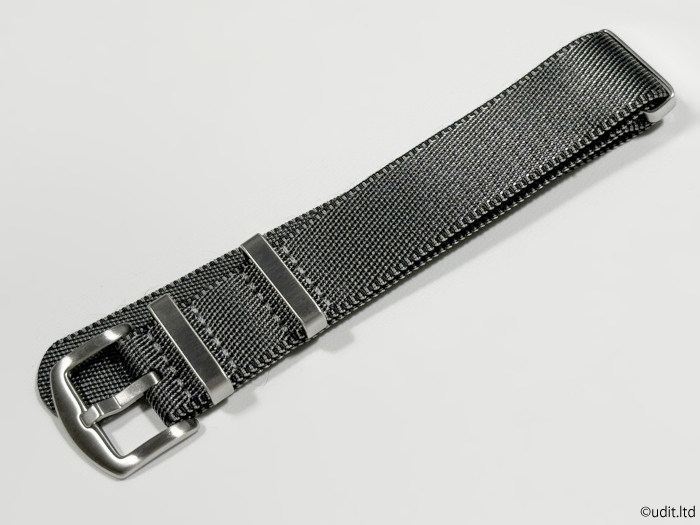 ラグ幅：20ｍｍ 高品質 光沢NATOストラップ 腕時計ベルト グレー × ブラック ファブリック 時計用バンドの画像1