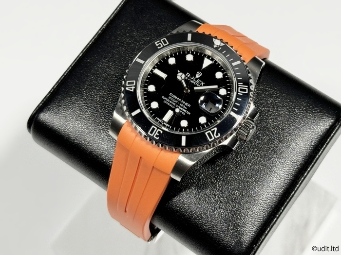 ラグ幅:20mm ハイグレード ラバーベルト オレンジ 腕時計ベルト【ロレックス ROLEX対応 サブマリーナ GMTマスター デイトナ等に】_お取り付けのイメージ写真です。