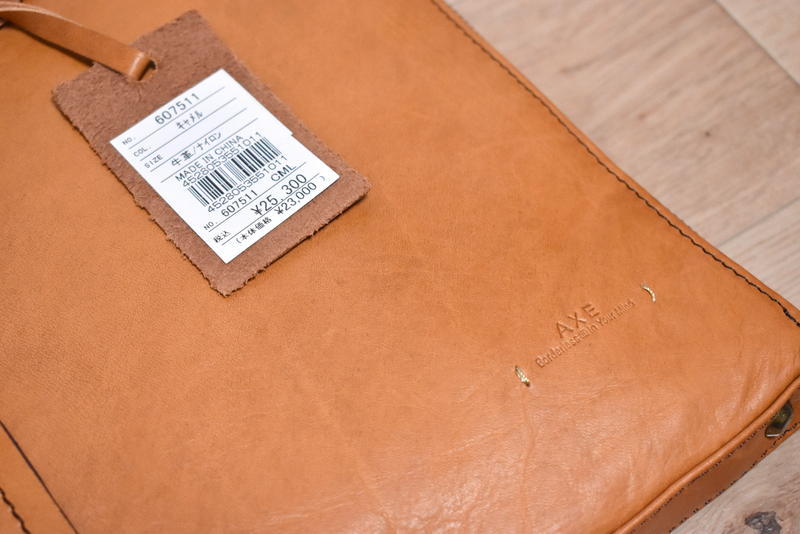 [ бесплатная доставка ] новый товар AXE Axe незначительный вставка кожа портфель обычная цена 25200 иен A4 размер 607511 Camel IKETEIike Tey портфель *