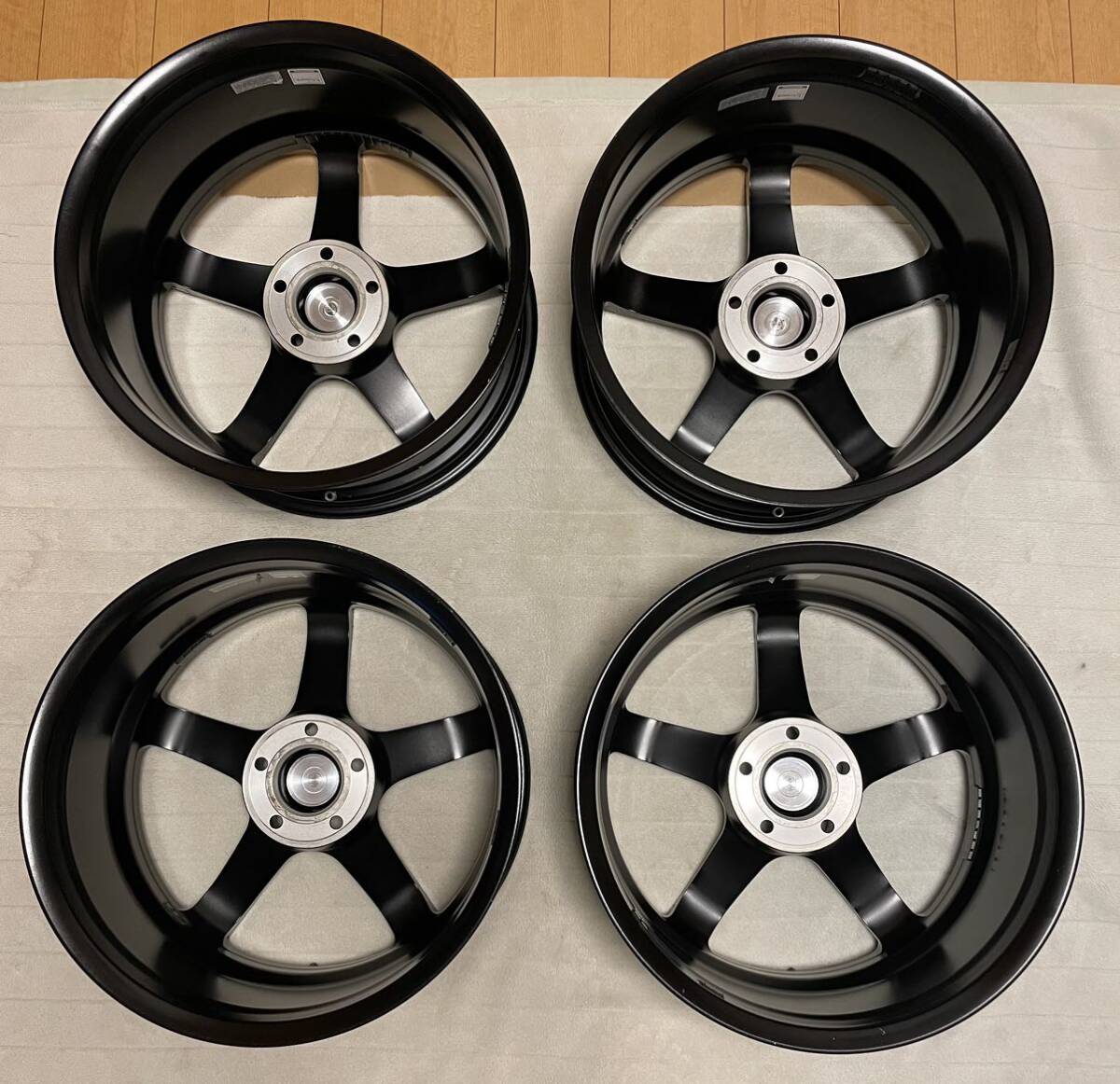 送料込み 美品 ブリヂストン Prodrive GC-05N 4本 マイスターブラック マシーンドリム色 18×9J+35 5H 114.3 鍛造 FORGED プロドライブ_画像2