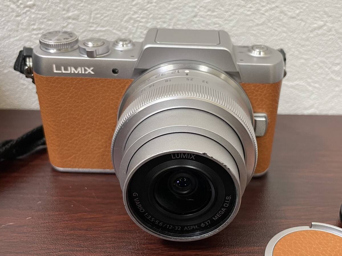 【6871】通電確認済み Lumix DMC-GF7 ミラーレス一眼カメラ 1:3.5-5.6 12-32 1:4.0-5.6 35-100 ボディ レンズ 中古品 現状品の画像2