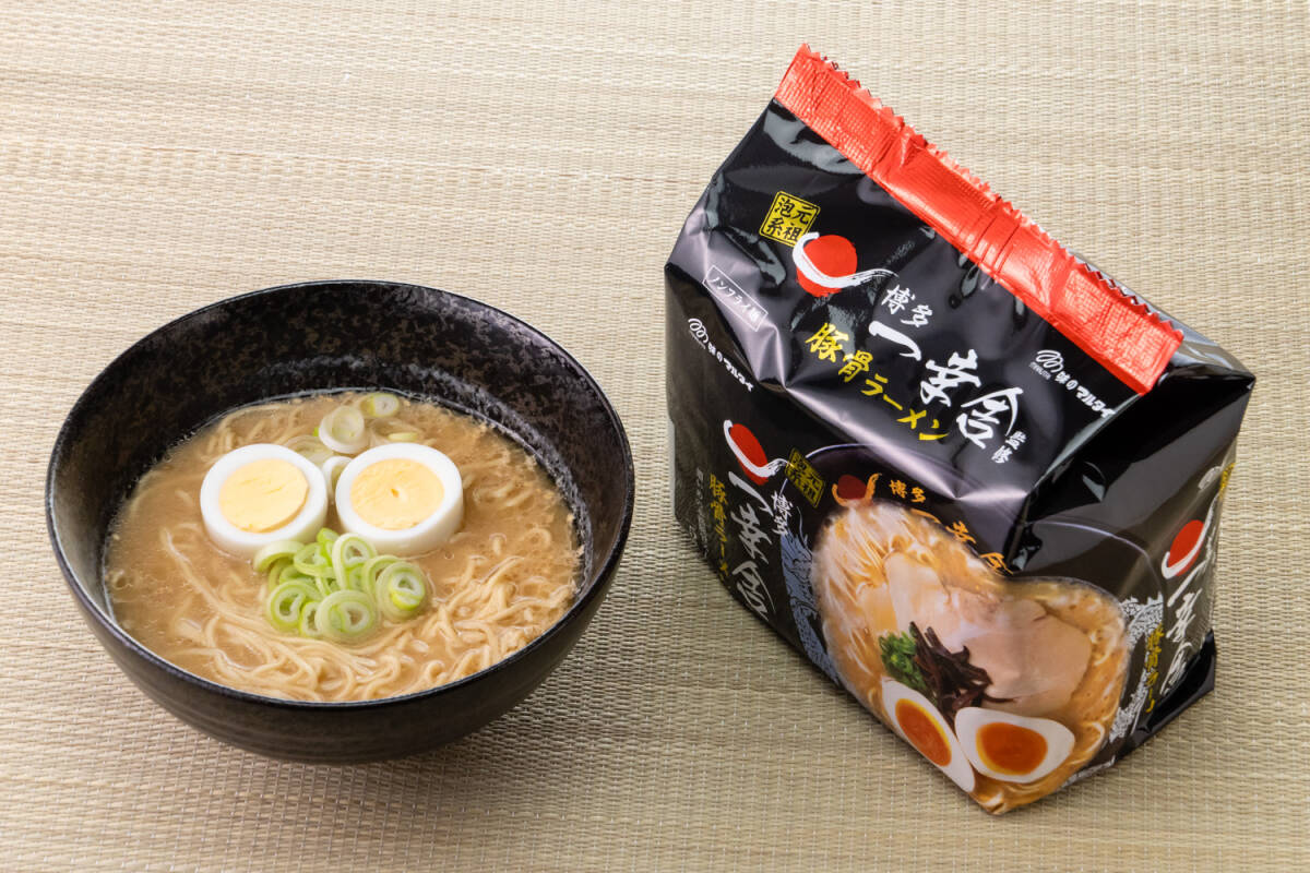 1 коробка покупка 30 еда минут ультра .. очень популярный пакет * один .... свинья . ramen 5 еда *6 пакет бесплатная доставка по всей стране 