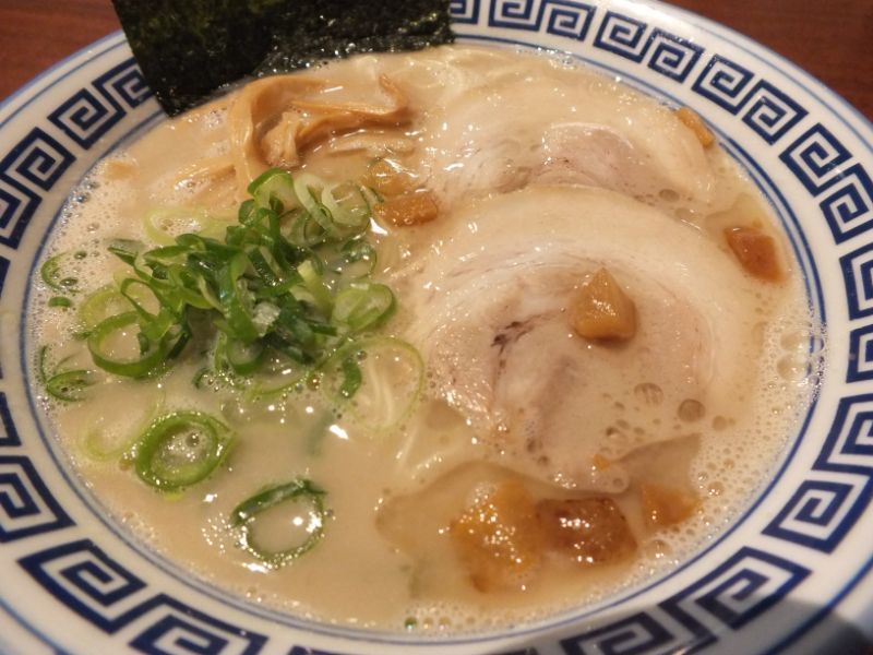  star recommendation popular Kyushu pig . ramen departure .. ground Kurume pig . ramen popular white . pig . soup ramen ....-.32312 118