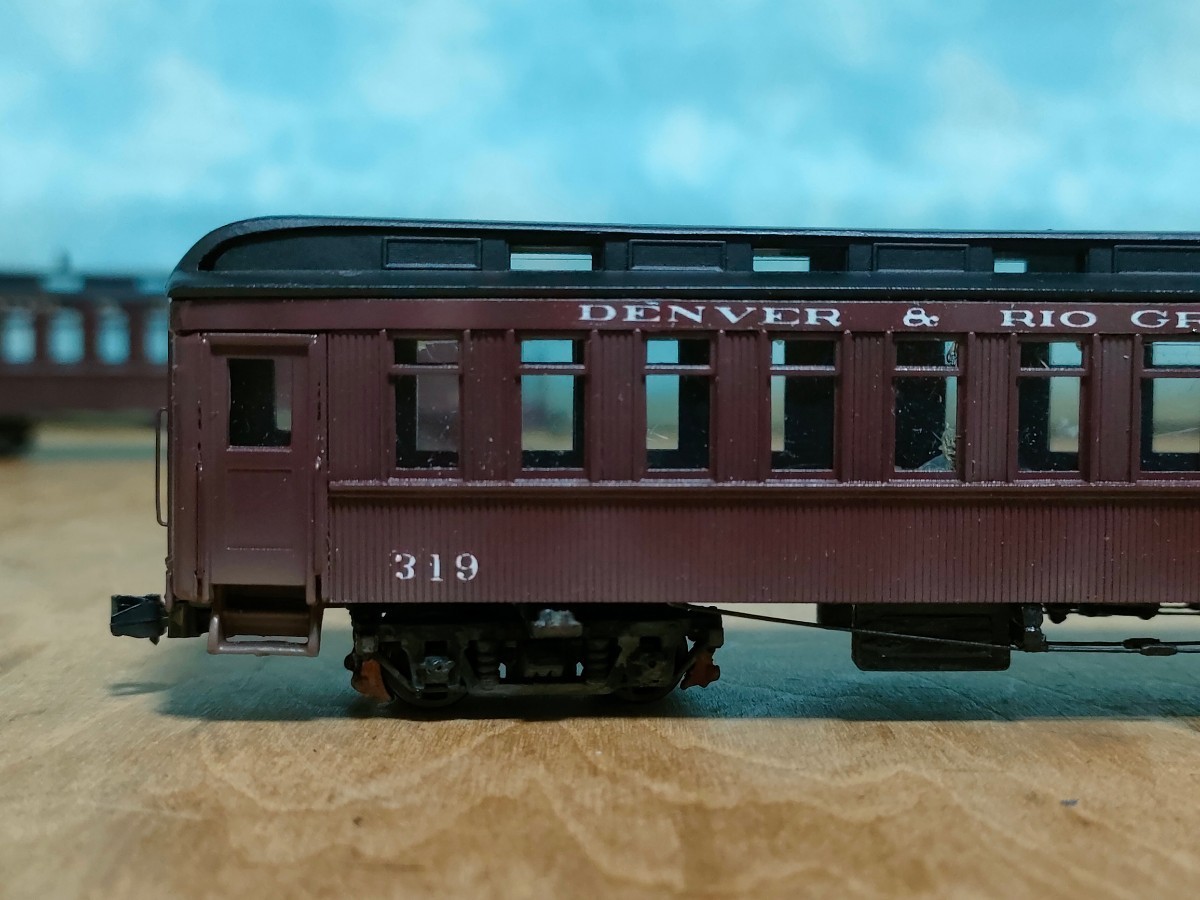 HOn3 D&RGW コンバイン＆コーチ 212＆319 木製キット個人作品　ダブルルーフ客車2輌 整備点検済み　1/87 10.5mm アメリカン ナローゲージ_画像7