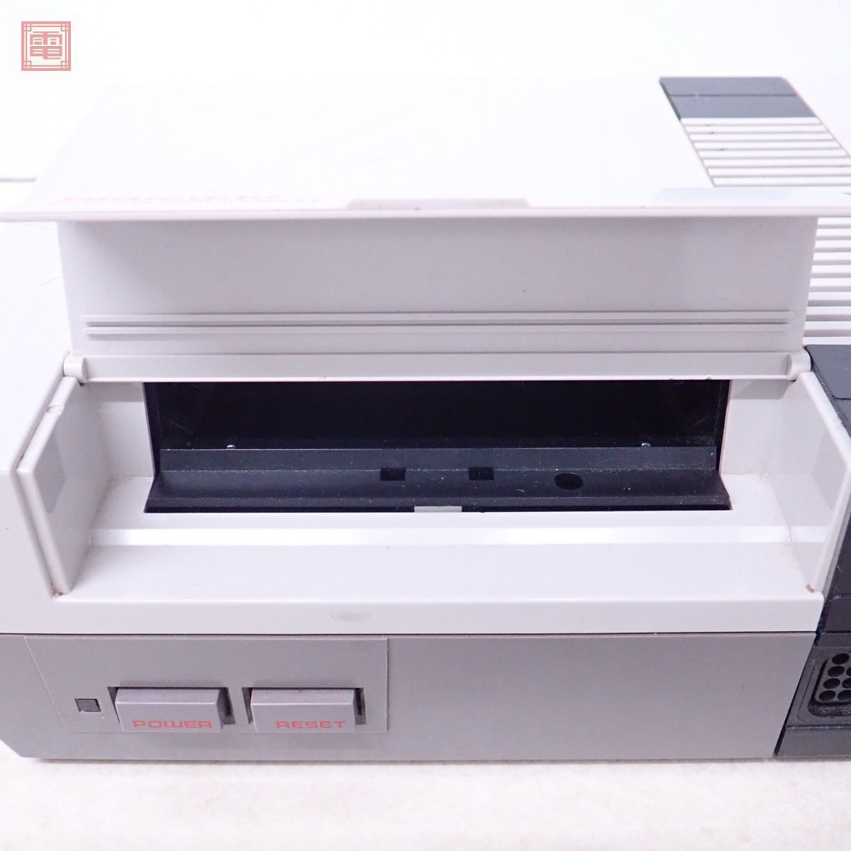 FC ファミコン 北米版 海外版 Nintendo ENTERTAINMENT SYSTEM 本体 NES-001 任天堂 通電OK ジャンク パーツ取りにどうぞ【20の画像3