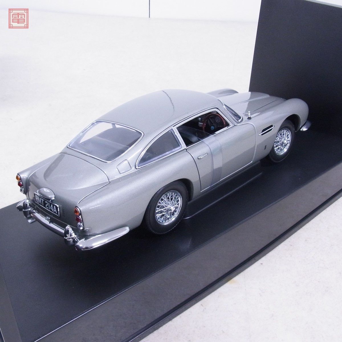 オートアート 1/18 アストンマーチン DB5 007ゴールドフィンガー ボンドカー AUTOart ASTON MARTIN GOLD FINGER【20の画像5