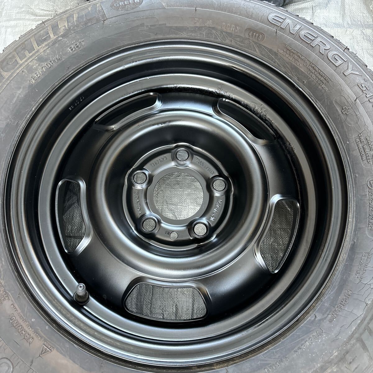 ボルボ 240 純正スチールホイール 5.5j 14インチ pcd108 5H 185/70R14 鉄チン volvo 940 タイヤ付き _画像5