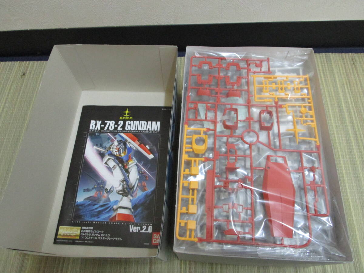 未組立 MG 1/100 機動戦士ガンダム ガンプラ RX-78-2 ガンダム ver.2.0 マスターグレード_画像3