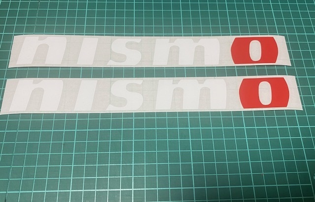 残1)【送料込み】切文字ステッカー(ニスモ/NISMO・白/赤/大サイズ:25.7×3.0cm/２枚セット）_縦 約3.0cm× 横 25.7cm 2枚セット