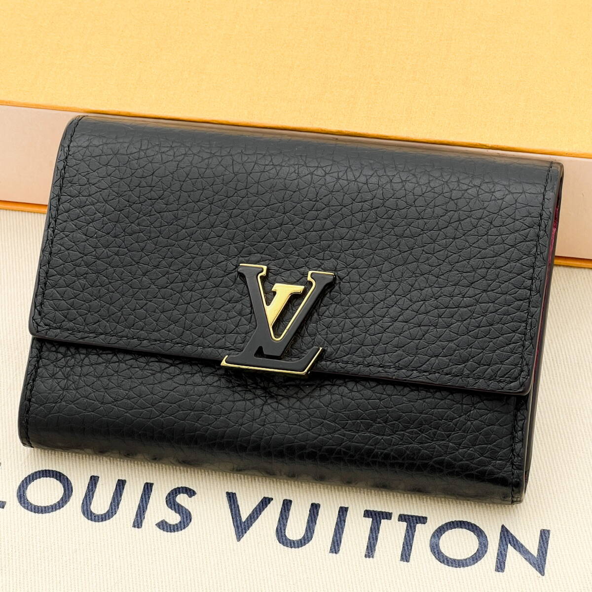 美品 LOUIS VUITTON ルイ ヴィトン トリヨン ポルトフォイユ カプシーヌ コンパクト ウォレット 財布 黒 M62157_画像1