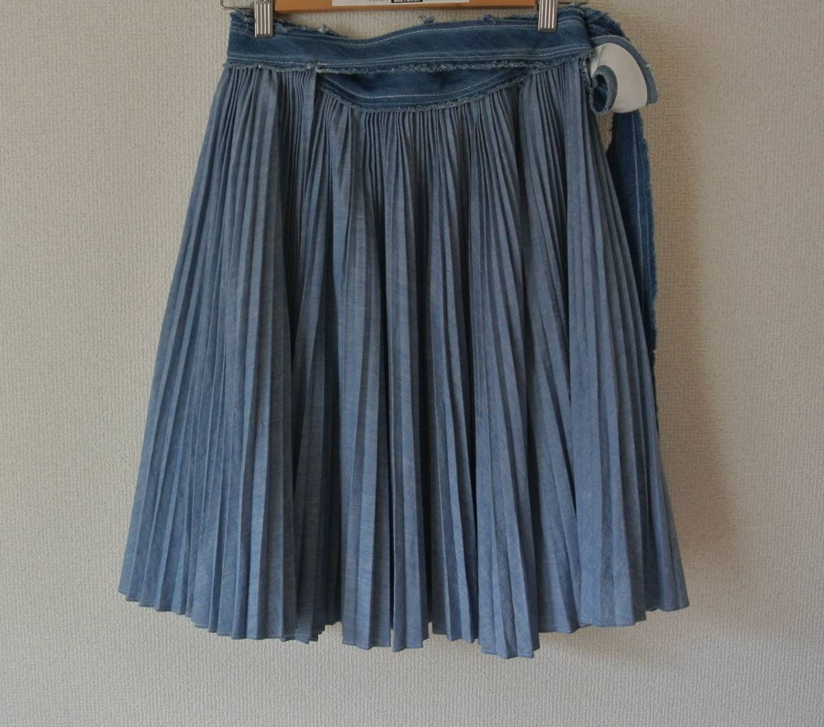 激安人気新品 sacaiのプリーツデニムスカート - ひざ丈スカート 