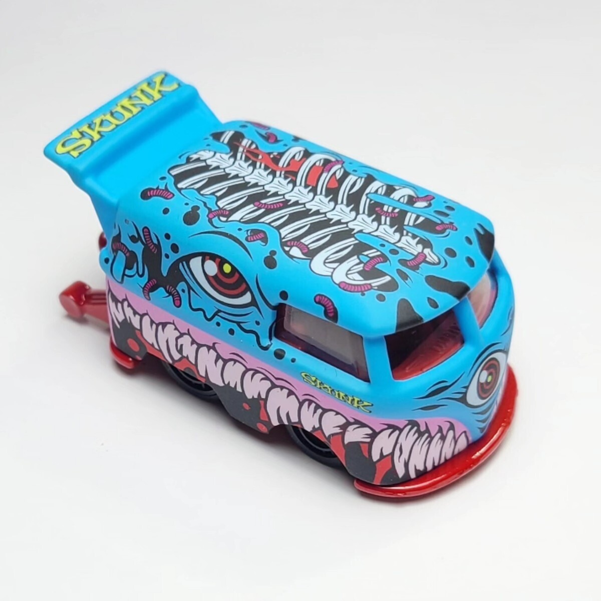 1%er Die-cast Skunk custom / KOOL KOMBI Custom Monster design BLUE version / hotwheels ホットウィール_画像1