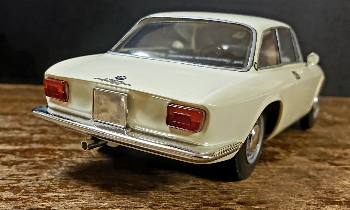  アルファロメオ 1750 GTV 1/24 グンゼ 完成品　素人素組　Alfa Romeo 1750 GT Veloce Alfa Romeo GTA GT 　Tipo105_画像3