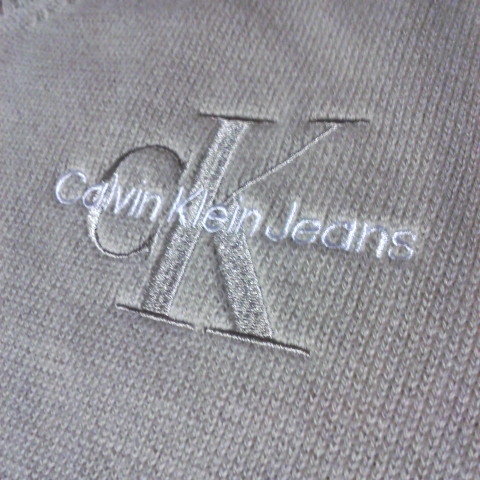 希少 Calvin Klein Jeans ニット エンボス ベスト ベージュ カルバンクライン ジーンズ 刺繍 韓国 海外限定 Ｖネック セーター_画像6