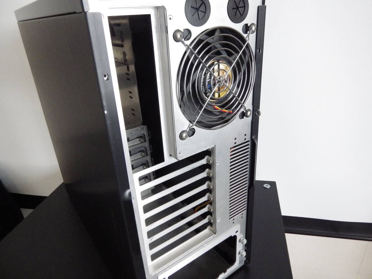 PC ATX ミドルアルミケース メーカー不明です 電源無しの画像3