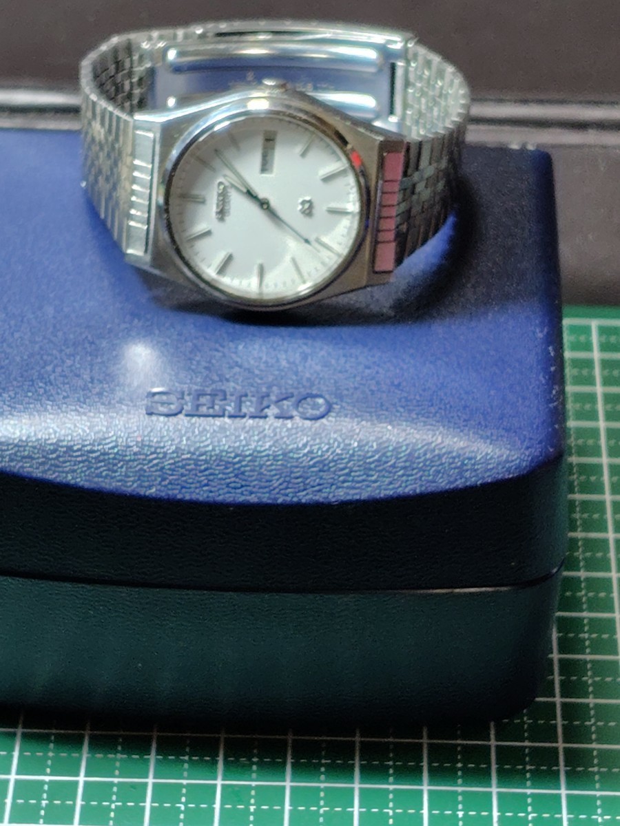 SEIKO SQ セイコーエスキュー クオーツ デイデイト メンズ腕時計 純正ブレス 箱、保証書付き 稼働品  394 bx-5の画像7