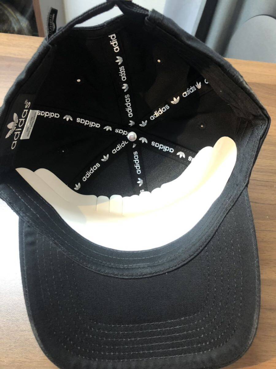 adidas CAP アディダス　帽子 白刺繍入　ブラック　黒系　フリーサイズ　キャップ　_画像6