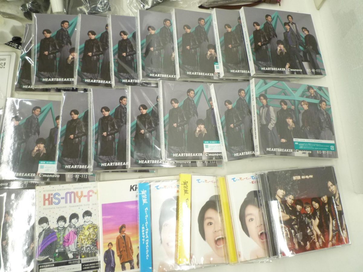 【まとめ売り 中古品】 アイドル KAT-TUN Kis-My-Ft2 WEST他 CD DVD ショッピングバッグ 等 グッズセット_画像5