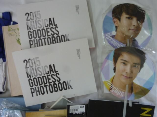 【まとめ売り 動作未確】 韓流 東方神起 SUPERJUNIOR 他 2015 MUSICAL GODDESS PHOTBOOK うちわ 等 グッズセットの画像4