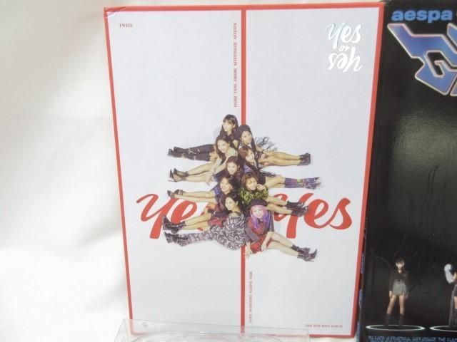 【同梱可】中古品 韓流 TWICE TWICE aespa kep1er 缶バッジ SN2D トレカ 12枚 SAVAGE es or Yes CD 等 グッズセット_画像2