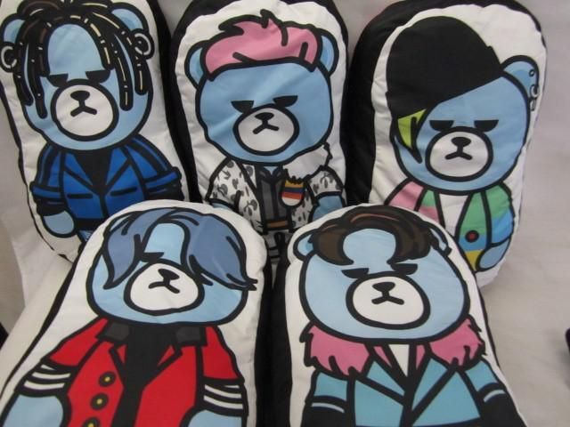 【まとめ売り 中古品】 韓流 BIGBANG KRUNK ぬいぐるみ クッション ポーチ パスケース イヤーマフラー 等 グッズセッ_画像3