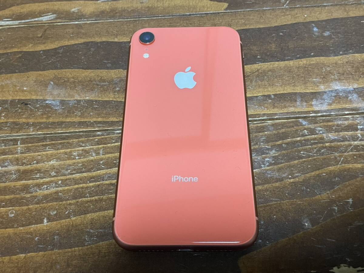 ☆au iPhone XR 64GB コーラル 利用期限◯ 最大容量79% 本体のみ SIMロックあり 付属品なし☆の画像2