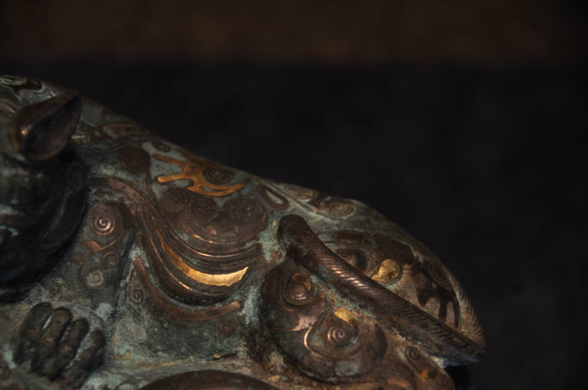 戦国　青銅器金銀象嵌馬獅子置物　木台付き中国美術唐物_画像4