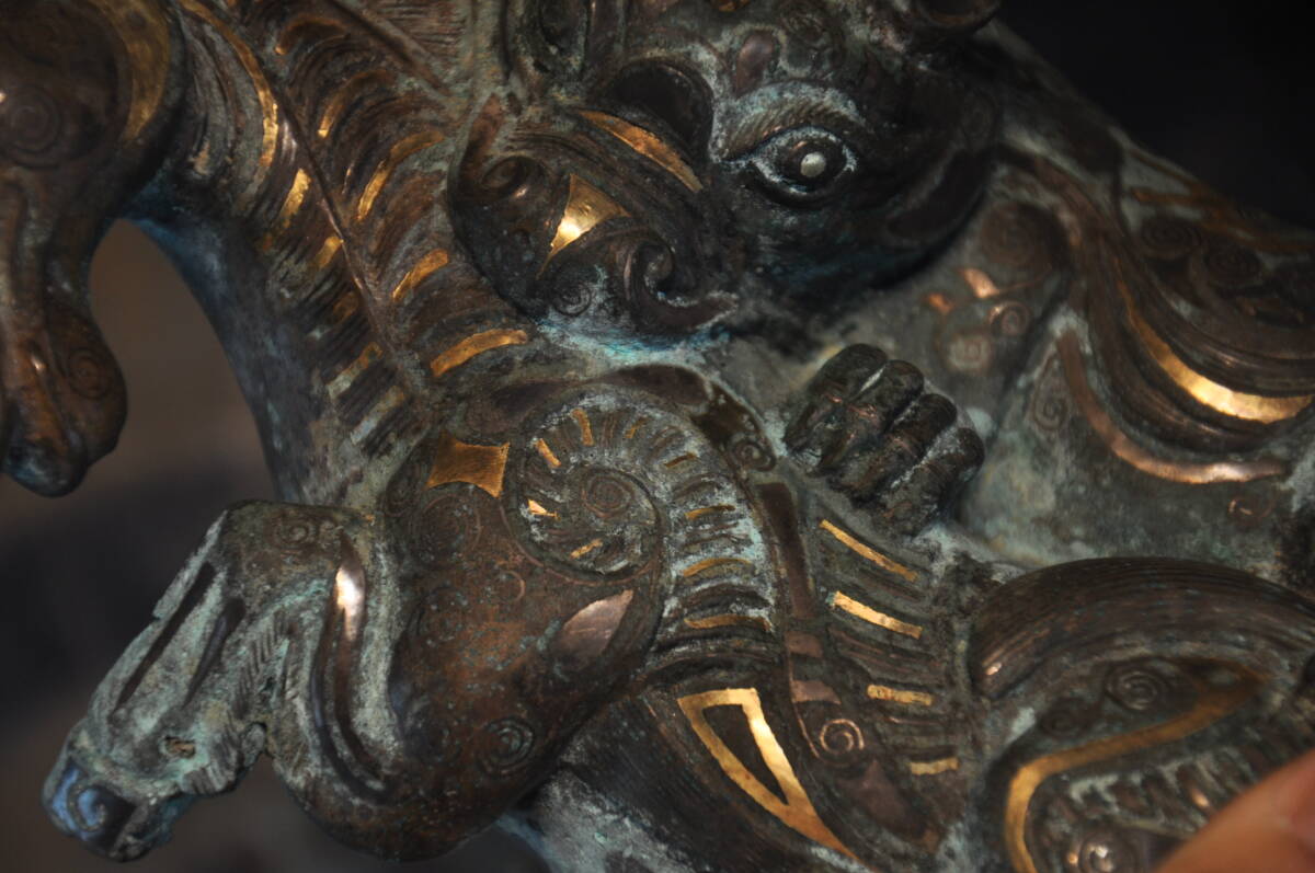 戦国　青銅器金銀象嵌馬獅子置物　木台付き中国美術唐物_画像5
