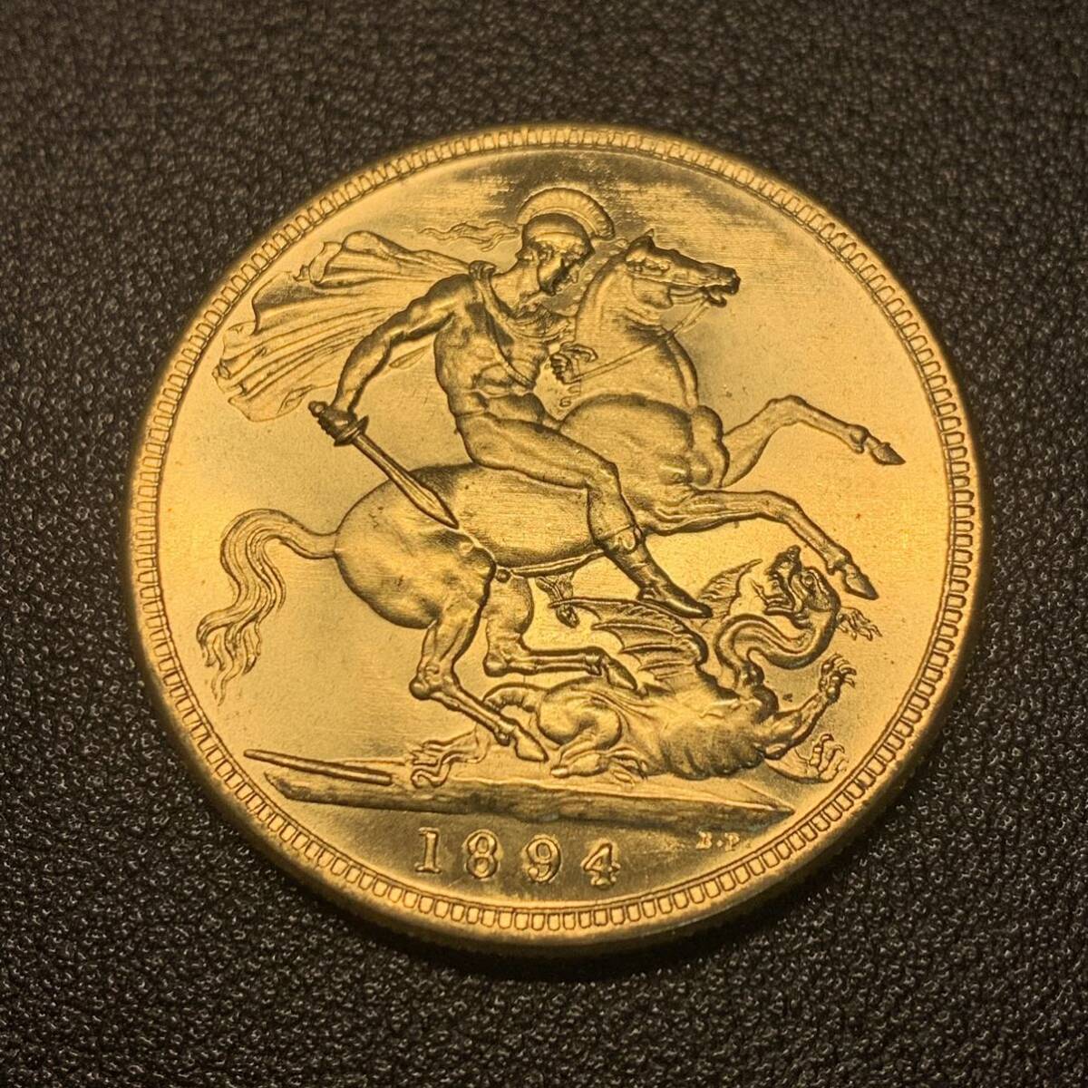 金貨　古銭　1894年　 イギリス　ヴィクトリア女王　竜殺し　クラウン　コイン　硬貨_画像1