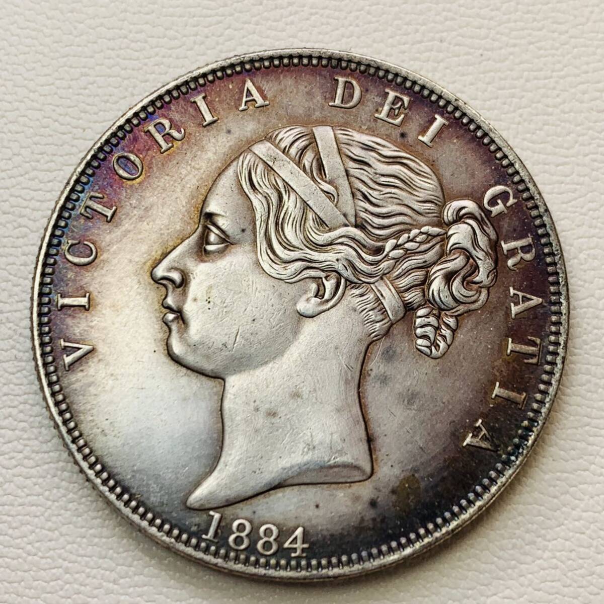 銀貨　古銭　1884年　イギリス　ヴィクトリア女王　エドワードクラウン　連合王国国章　紋章　コイン　硬貨　貿易銀_画像1