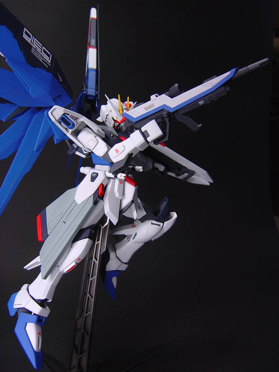 MGフリーダムガンダム改修完成品（デスティニー仕様、キラ搭乗機）_画像2