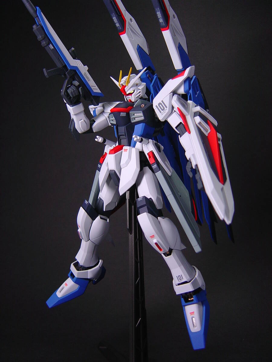 MGフリーダムガンダム改修完成品（デスティニー仕様、キラ搭乗機）_画像3