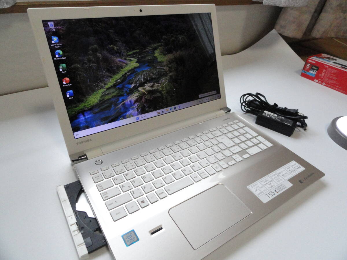 ☆☆お奨めTOSHIBA dynabook T55ゴールドホワイトIntel Core i3 7100U2.4 GHz SSD Win11 かわいい綺麗な美品中古品☆☆_画像3