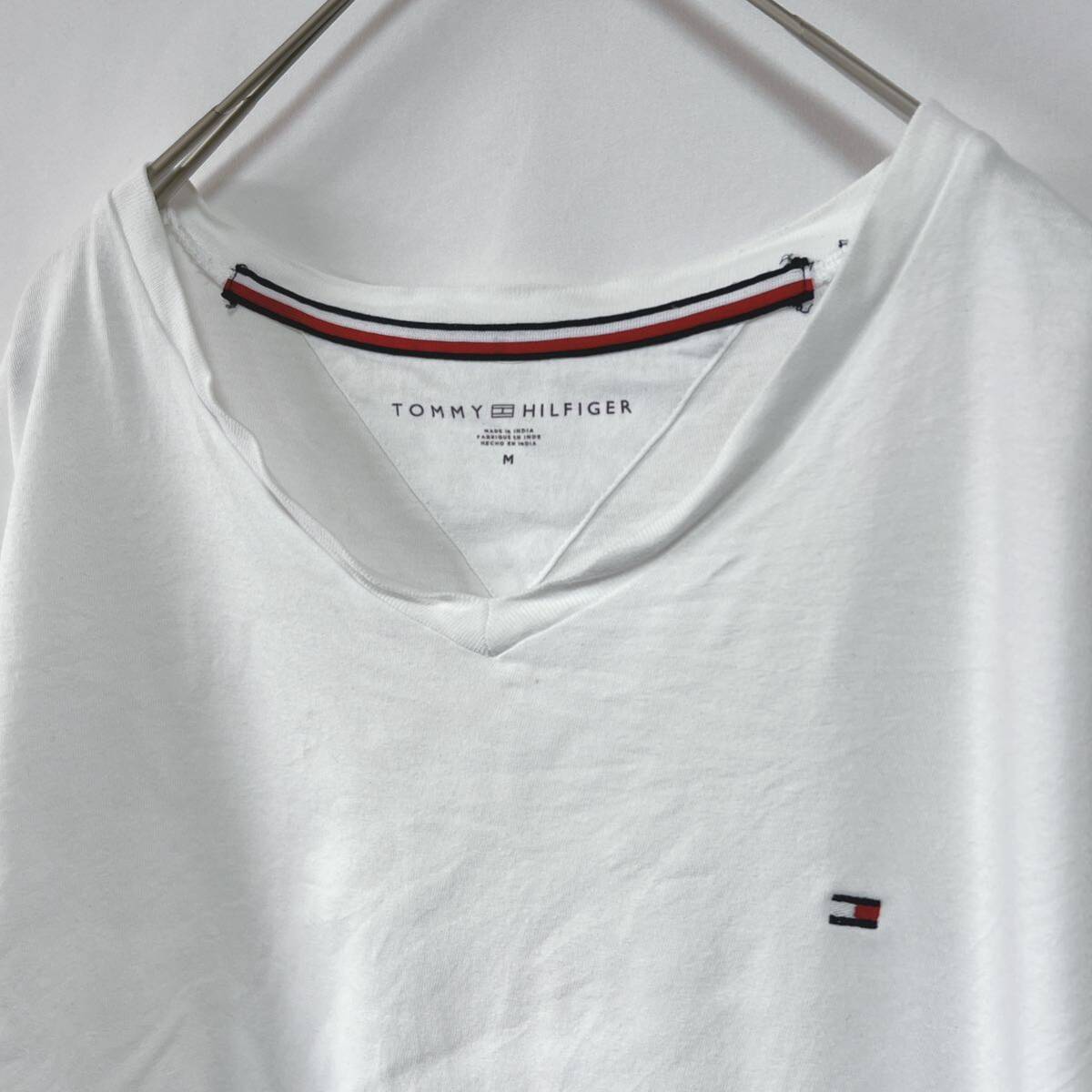 TOMMY HILFIGER トミーヒルフィガー　Vネック　半袖Tシャツ　ワンポイントロゴ　サイズM_画像3