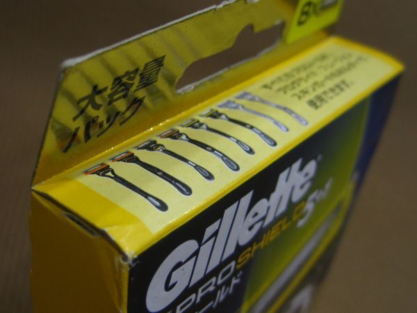 E1-202◇即決 未開封品 箱難あり Gilette ジレット プロシールド Wジェルスムーサー 5＋1 替刃 8個入り_箱に傷みあり