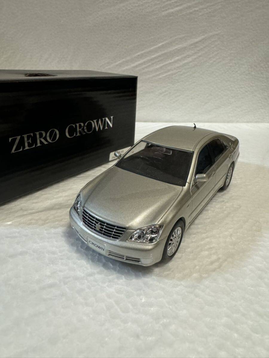 1/30 トヨタ クラウン ロイヤルサルーン 180系 ゼロクラウン 前期 非売品 カラーサンプル ミニカー プレミアムシルバーパール