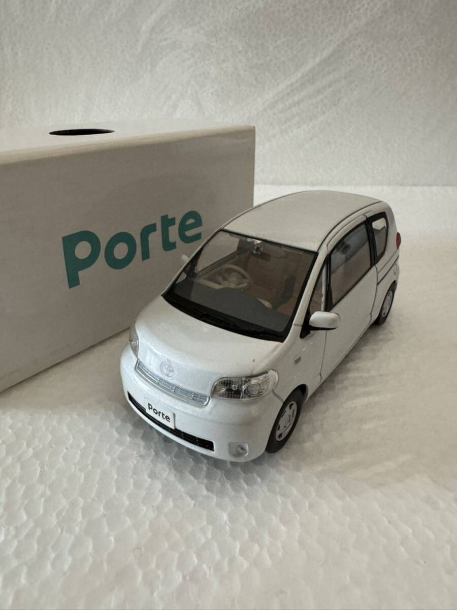 1/30 トヨタ 初代ポルテ Porte 中期 カラーサンプル ミニカー 非売品 ホワイトパールクリスタルシャイン
