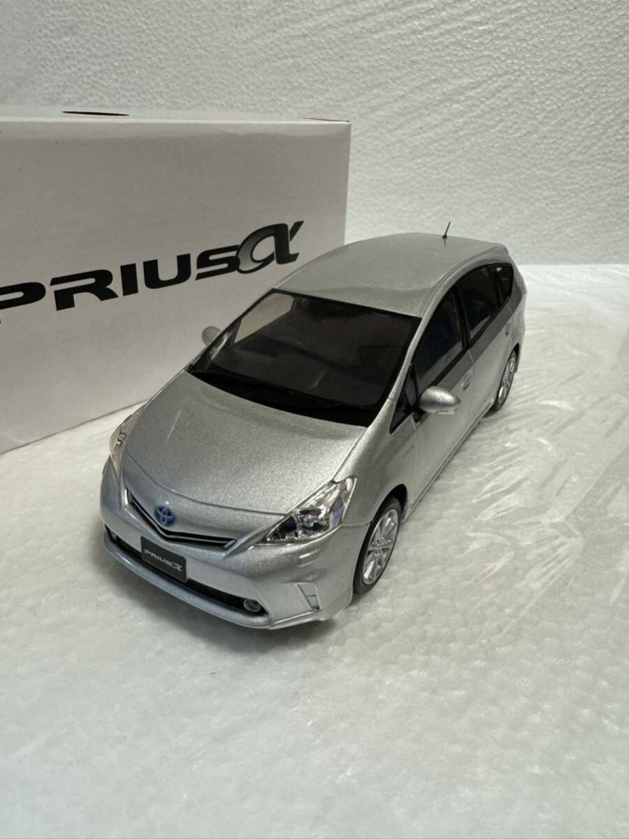 1/24 トヨタ プリウスα　PRIUS α 前期 非売品 カラーサンプル ミニカー シルバーメタリック