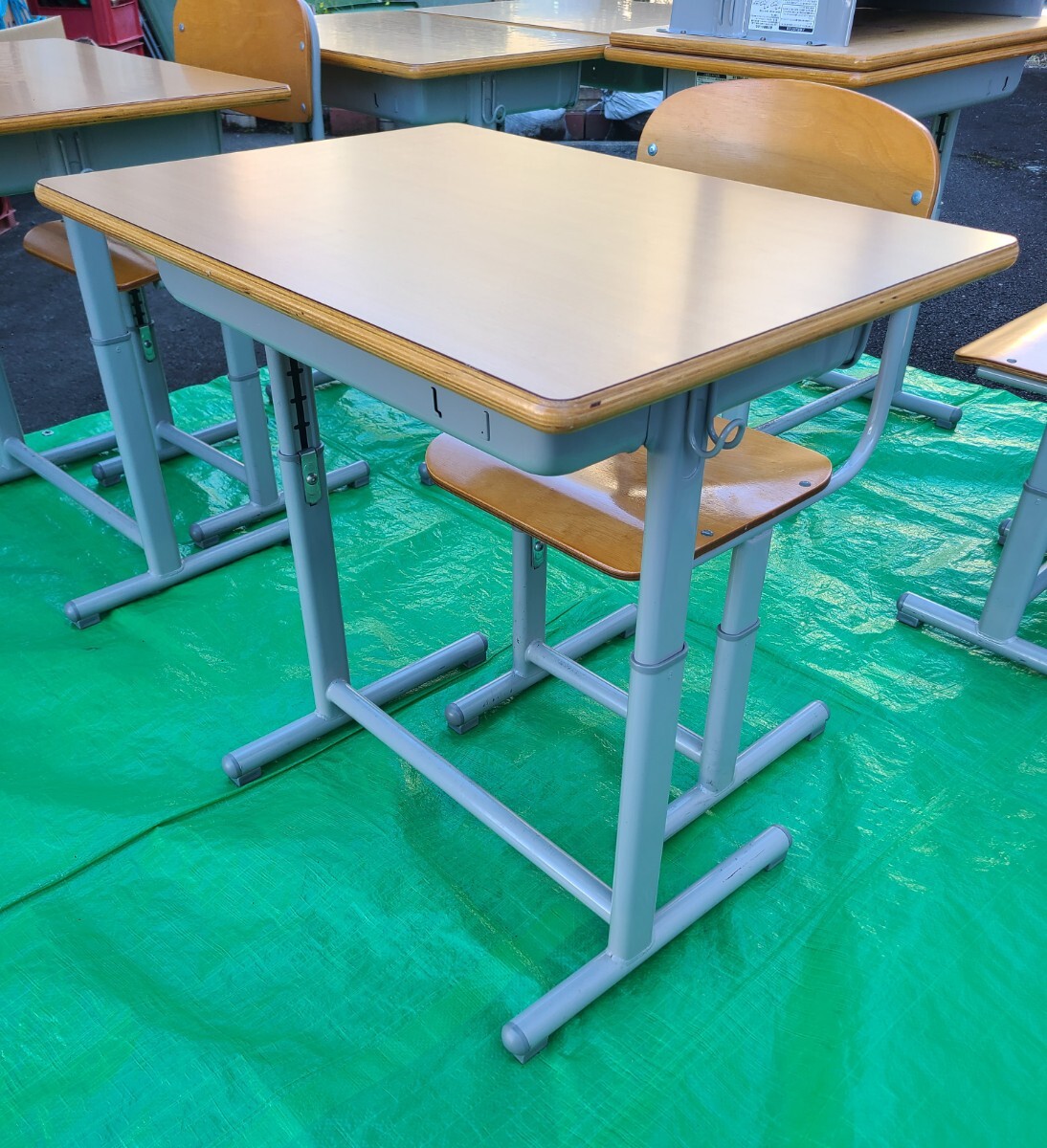 交渉可【極美品/椅子・机9セット】学校机 高さ調整可能 学習机 交渉可【極美品/椅子・机9セット】学校机 高さ調整可能 学習机