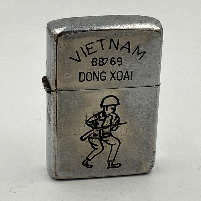 ジッポー ZIPPO ベトナムジッポー 1971年 ライフル銃を持つ兵士 使えます ヴェトナムジッポー_画像1