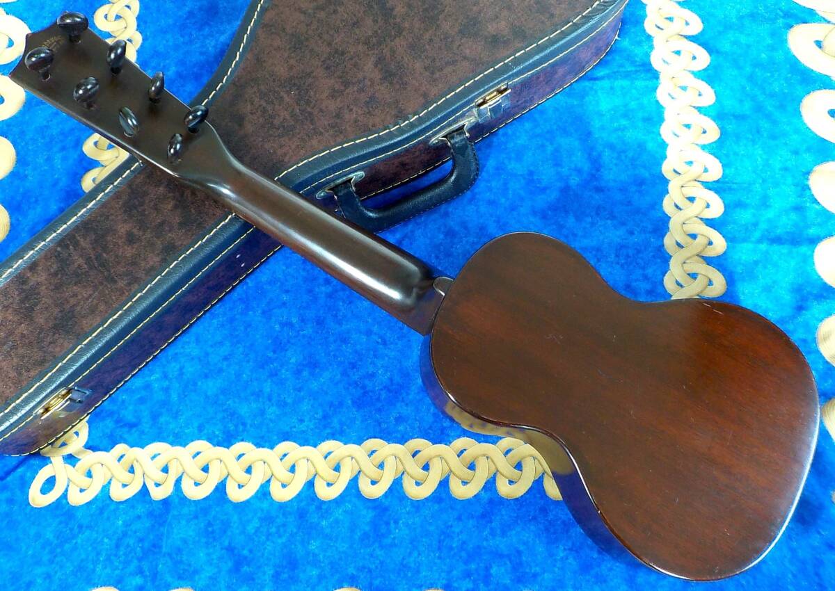 100年マーチン ウクレレ 1M コンサート型 8弦 通称タロパッチ1920’s３年修理保証 ｍartin ukulele concert taropach ビンテージケース付_奇跡の無垢ボディです。専用ケース付