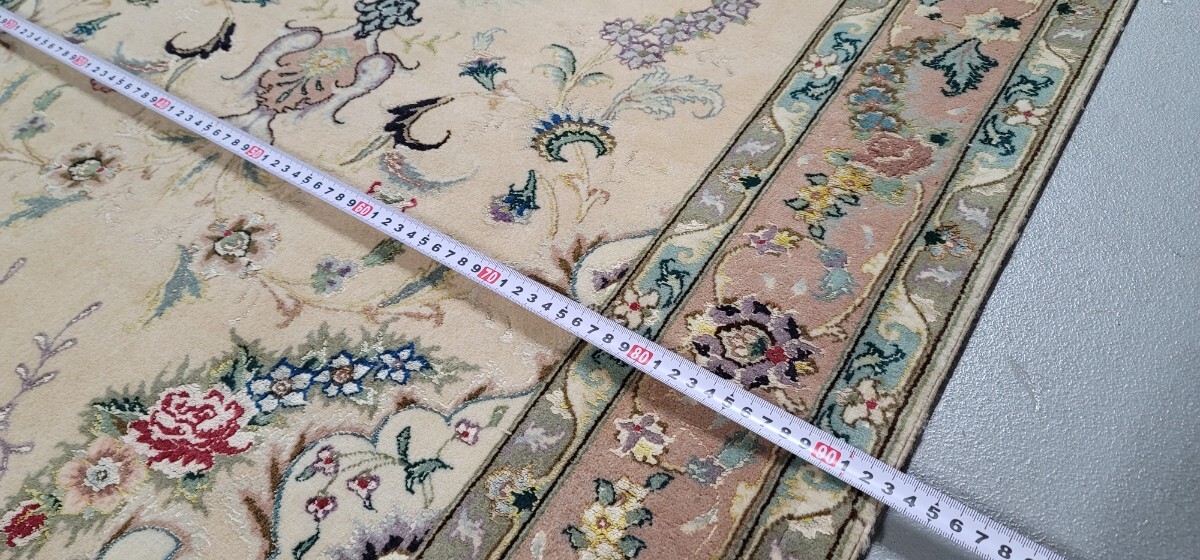 レアなペルシャ絨毯 本物保証 シルクとコルク タブリーズ産 100%手織り未使用品 オススメ ランナー絨毯 Kenareh サイズ: 420cm×93cmの画像8