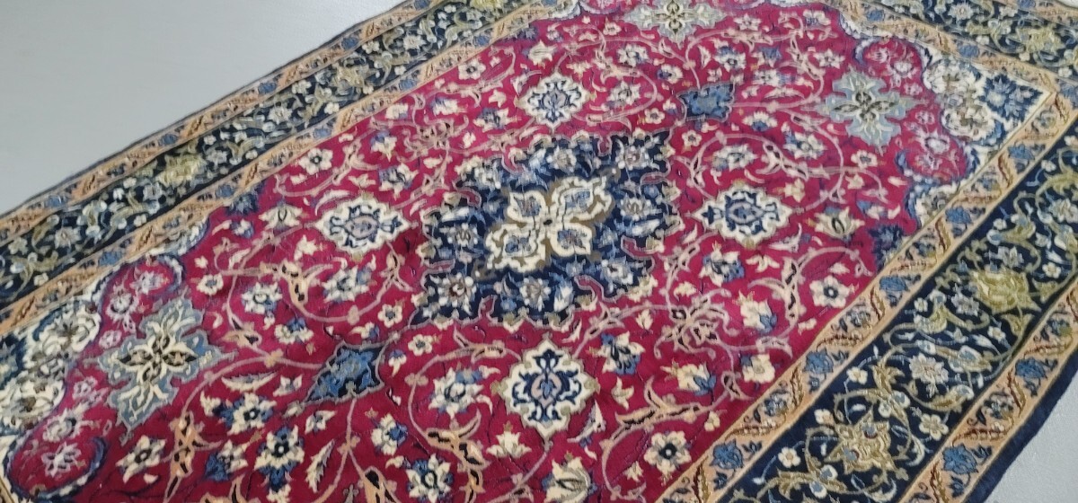 ペルシャ絨毯 100%本物保証手織り 素材天然シルクとコルク イスファハン産 本物 新品 綺麗な絨毯 オススメ サイズ:175cm×113cmの画像6